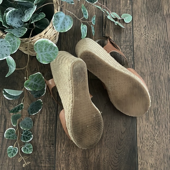 Steve Madden Wavi Wedge Sandals in Cognac - Picture 8 of 8